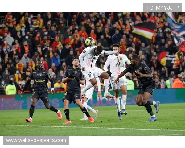 朗斯凭借高效防反登顶,第17轮直面巴黎定乾坤。 朗斯凭借高效防反登顶,第17轮直面巴黎定乾坤。