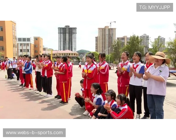 小学生班BA决赛场边家长助威团，气氛热烈堪比职业赛场