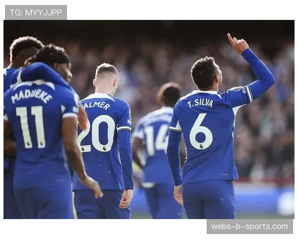 半场战报：富勒姆1-1西汉姆联，双方对攻激烈各入一球